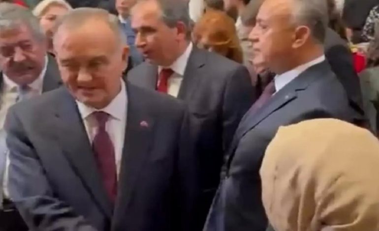 11 yıl sonra ilk! DEM Parti 23 Nisan resepsiyonunda katıldı: MHP ile tokalaştılar