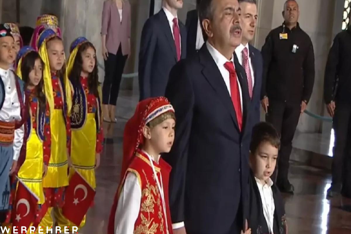 23 Nisan’ı coşkuyla kutlanıyor! Bakan Tekin çocuklarla Anıtkabir’i ziyaret etti