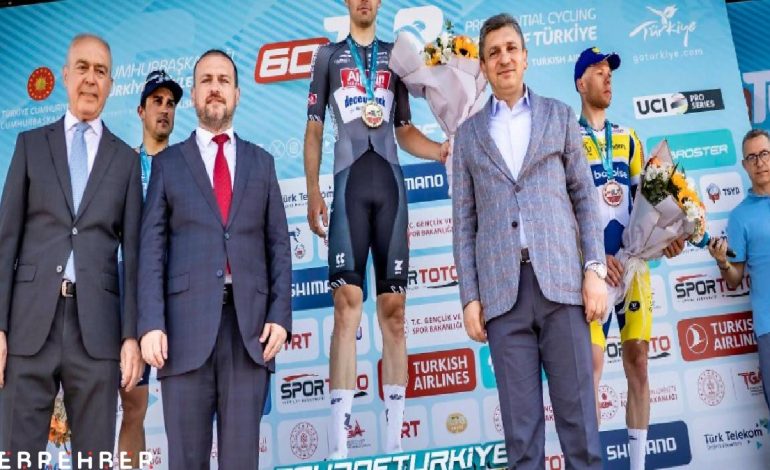 60. Cumhurbaşkanlığı Bisiklet Turu’nda ilk etabı Simon Dehairs kazandı
