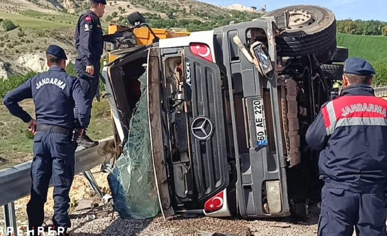 Adıyaman’da hafriyat kamyonu devrildi: 1 ölü