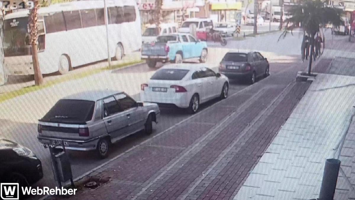 Antalya’da üç tekerli motosiklet kamyonetle çarpıştı