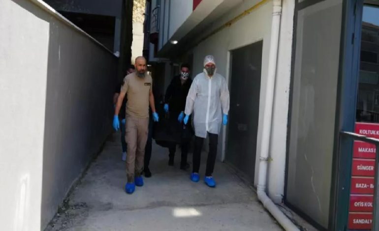 Apartmanı saran kokunun ardından vahşet çıktı