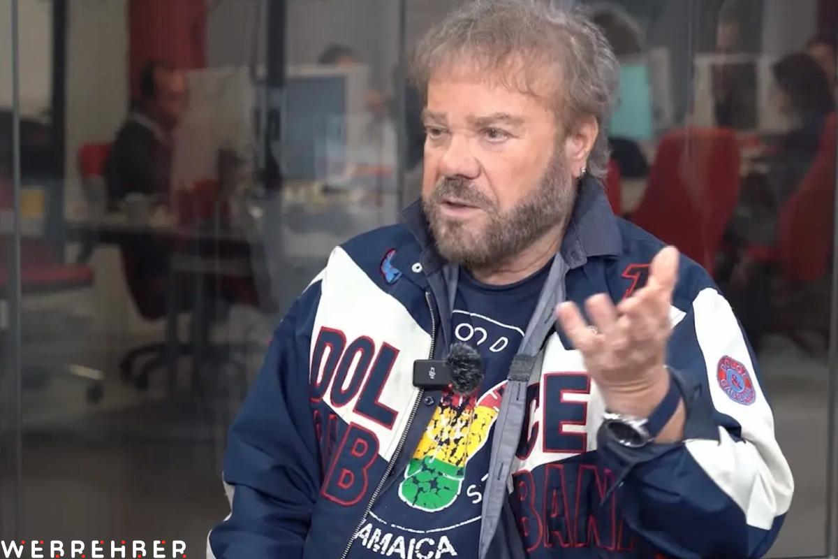 Atilla Atasoy: Evde çırılçıplak dolaşırım, depreme de öyle yakalandım