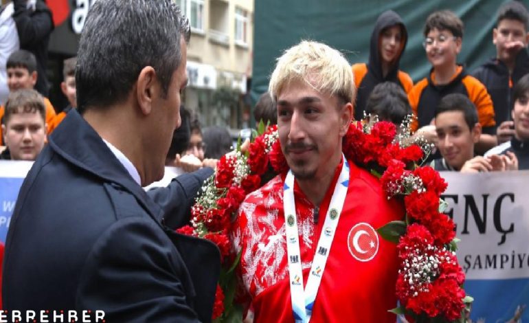 Avrupa şampiyonu milli halterci Yusuf Fehmi Genç’e coşkulu karşılama