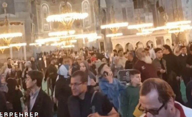 Ayasofya’da deprem paniği kamerada
