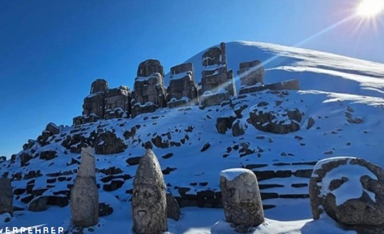 Bahar ortasında kar sürprizi: Nemrut Dağı beyaza büründü