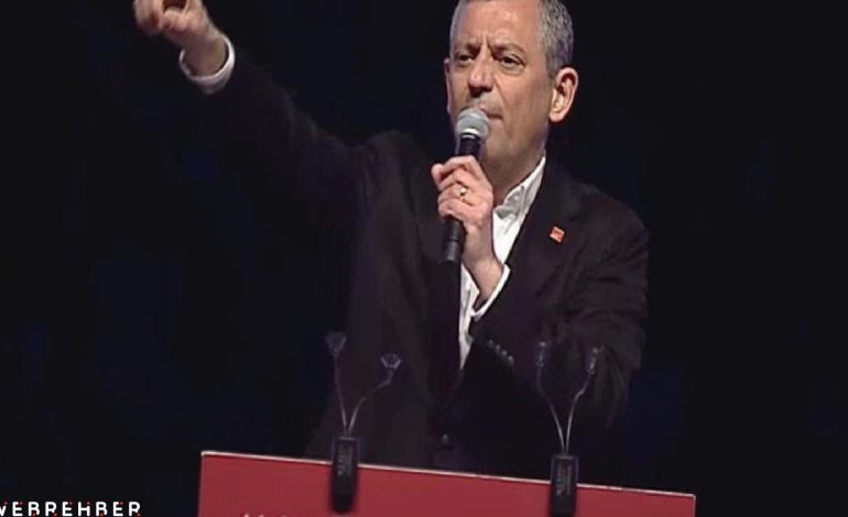 Beylikdüzü’nde ‘Millet İradesine Sahip Çıkıyor’ mitingi: CHP lideri Özgür Özel Devlet Bahçeli’ye çağrıda bulundu