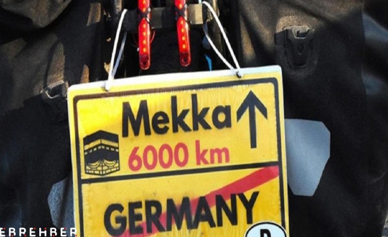 Bisikletiyle Almanya’dan Mekke’ye yola çıkan Türk gencin hikayesi