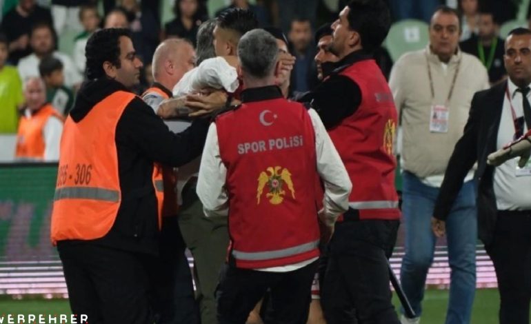 Bodrum FK – Samsunspor maçı sonunda olay: Yönetici sahaya girdi!