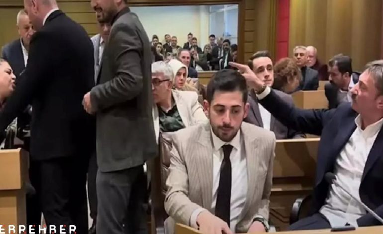 CHP’li kadın meclis üyesine hakaret eden belediye başkanı hakkında karar verildi