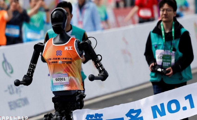 Çinli robotlar insanlara karşı maraton koştu: Yapay zekada çıta yükseliyor