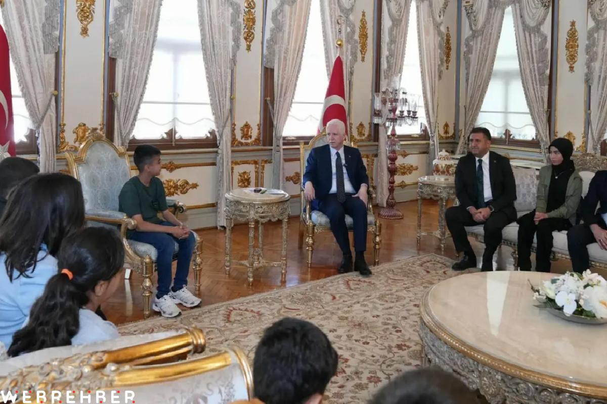 Çocuklar İstanbul’da Beşiktaş Stadı’na Gitmek İstiyor