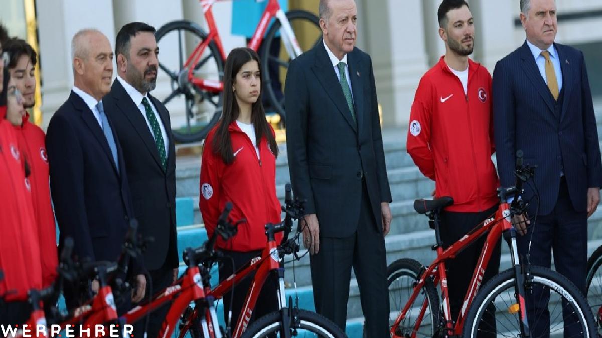 Cumhurbaşkanı Erdoğan, 60. Cumhurbaşkanlığı Türkiye Bisiklet Turu tanıtımına katıldı