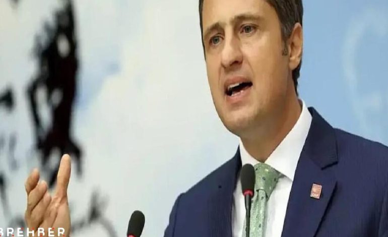 Deniz Yücel’den Ömer Çelik’e yanıt: ‘Hikaye anlatacağınıza sandığı getirin’