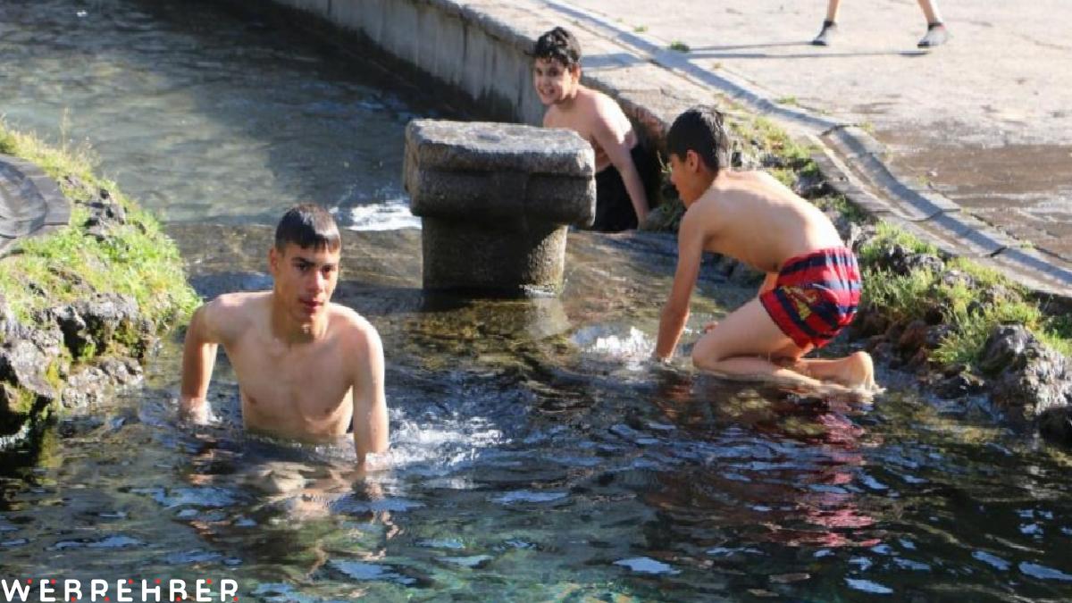 Diyarbakır’da çocukların süs havuzu sezonu başladı