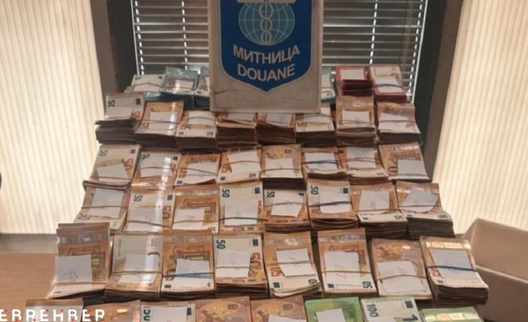 Edirne’de tıra gizlediği 524 bin 940 euro ile yakalandı