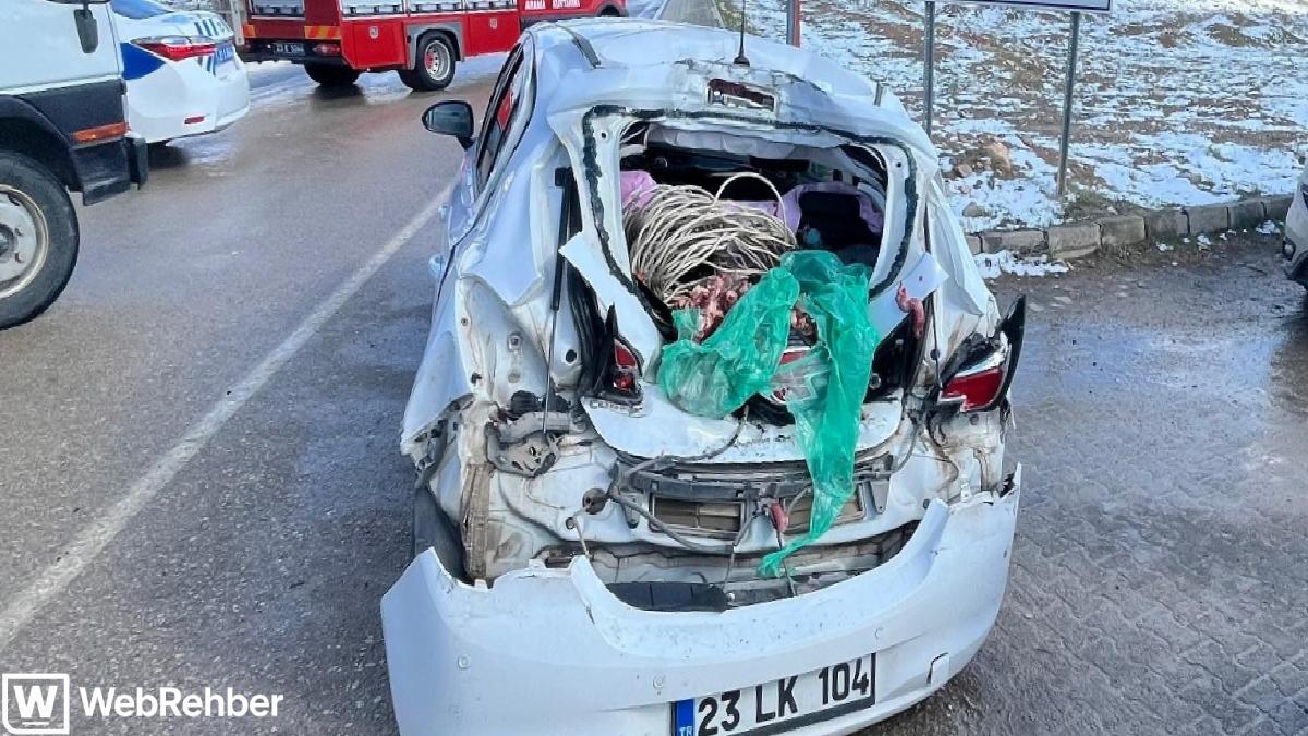 Elazığ’da greyder ile otomobil çarpıştı: 1 kişi yaralandı