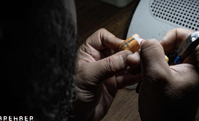 Erzurumlu nakkaş 2 ay boyunca her gün çalışarak üretti: Değerine paha biçilemiyor