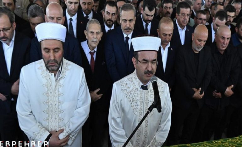 Eski bakan Mevlüt Çavuşoğlu’nun babası için cenaze töreni düzenlendi