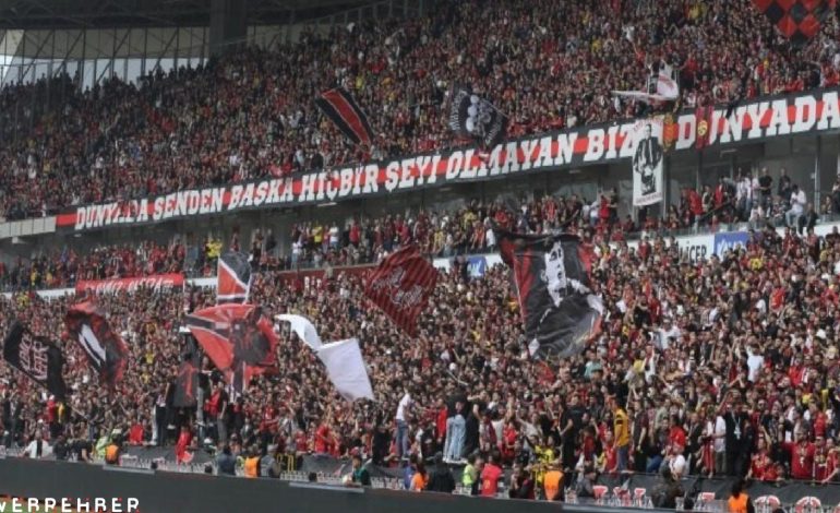 Eskişehirspor taraftarından müthiş destek: Amatörde rekor seyirci!