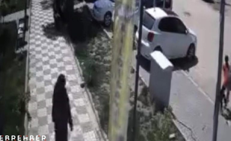 Gaziantep’te sokak köpekleri, anne ile kızına saldırdı
