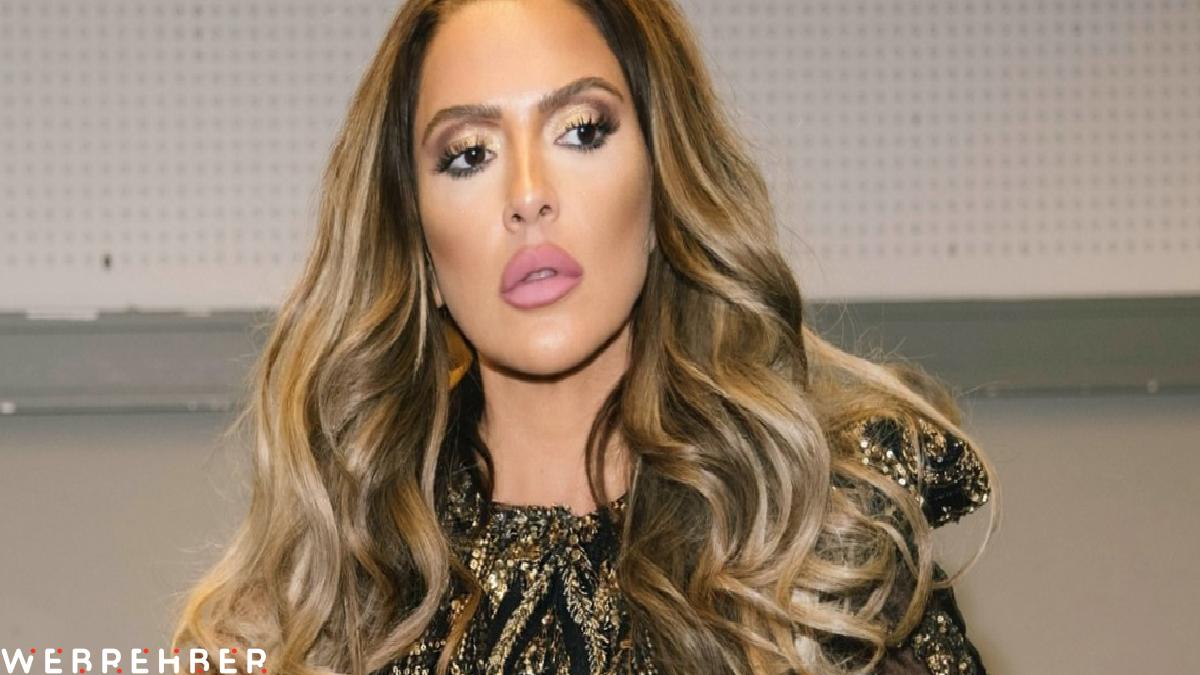 Hadise pankartı beğendi! Hayranını hemen yanına çağırdı