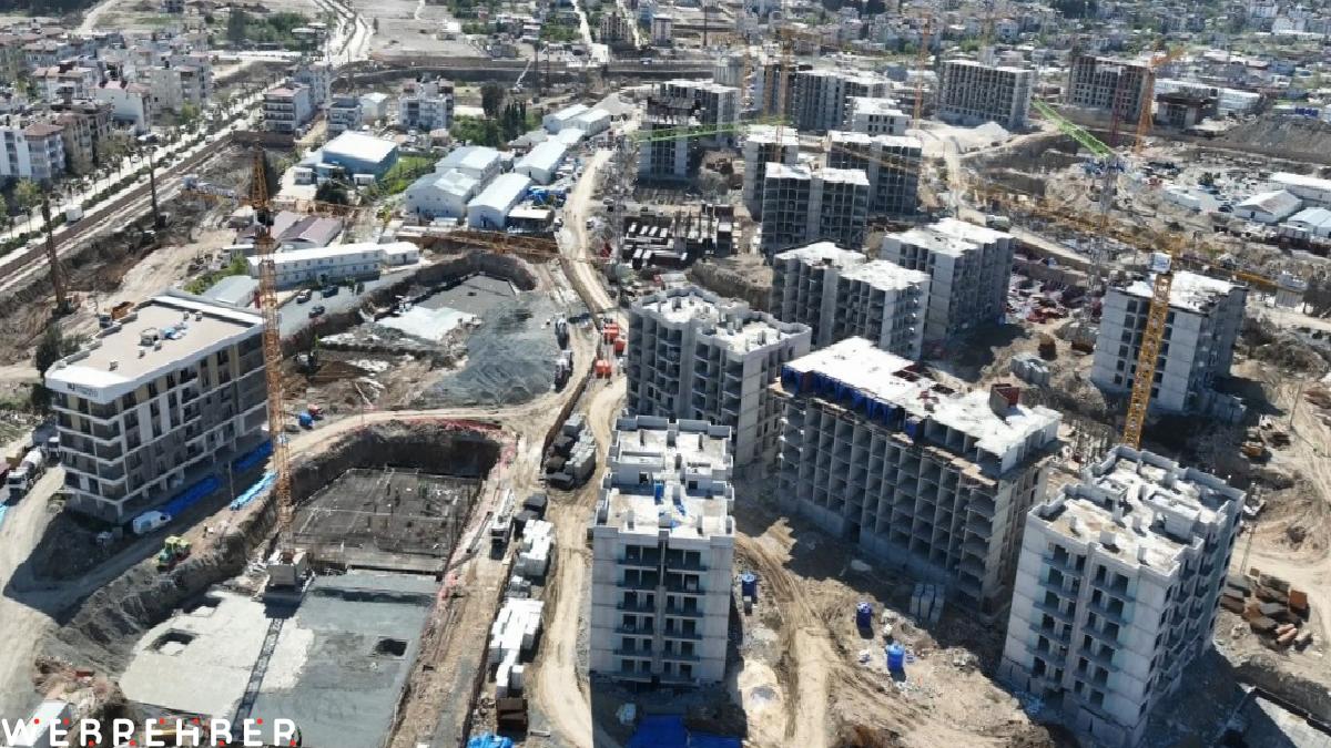 Hatay’da asrın felaketinin ardından yüzlerce bina yükseliyor