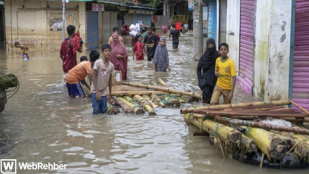 Hindistan ve Nepal’de şiddetli yağışlar: 100’den fazla can kaybı var
