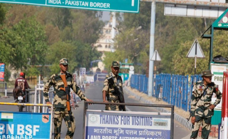 Hindistan ve Pakistan güçlerinden karşılıklı ateş: Keşmir’de neler oluyor?