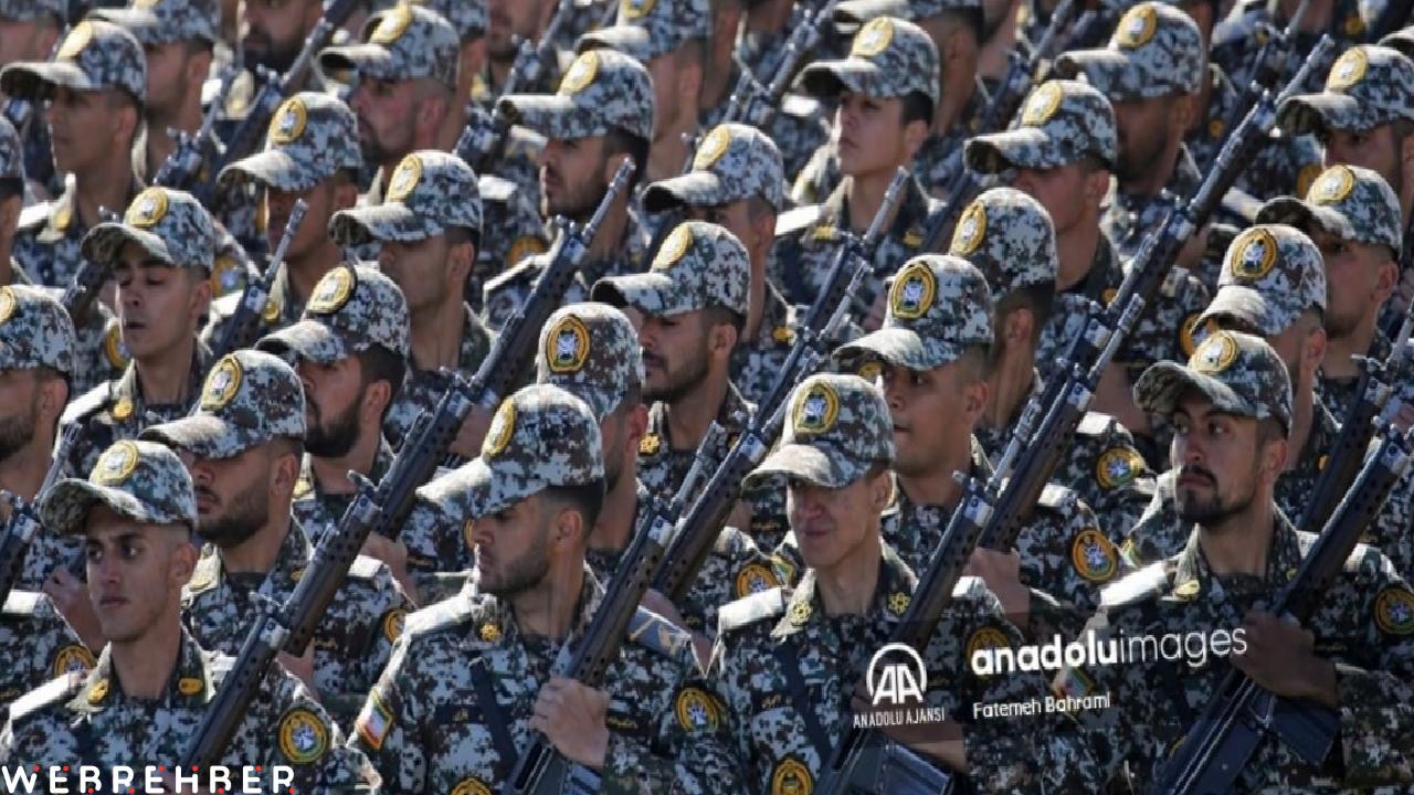 İran’da Ulusal Ordu Günü coşkusu! Tahran’da geçit töreni düzenlendi