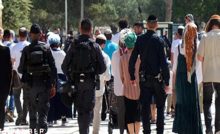 İsrail ordusu Mescid-i Aksa’ya baskın düzenledi