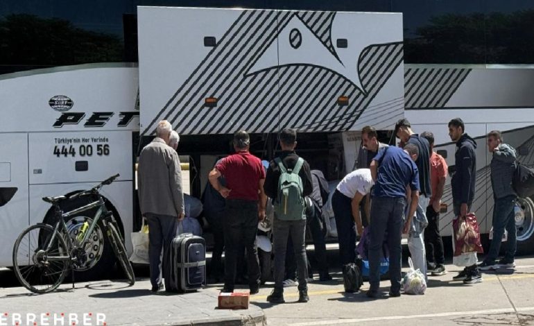 İstanbul depreminin ardından vatandaşlar memleketlerine dönüyor