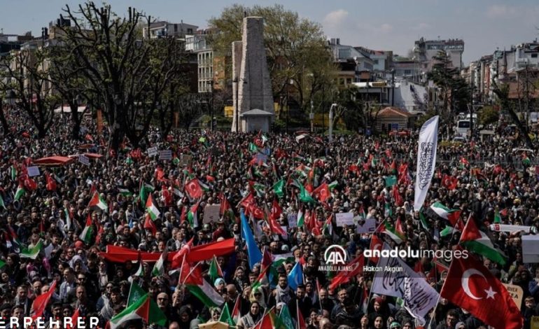 İstanbul Gazze için ayakta: ‘Ayağa kalk’ çağrısı yankılandı