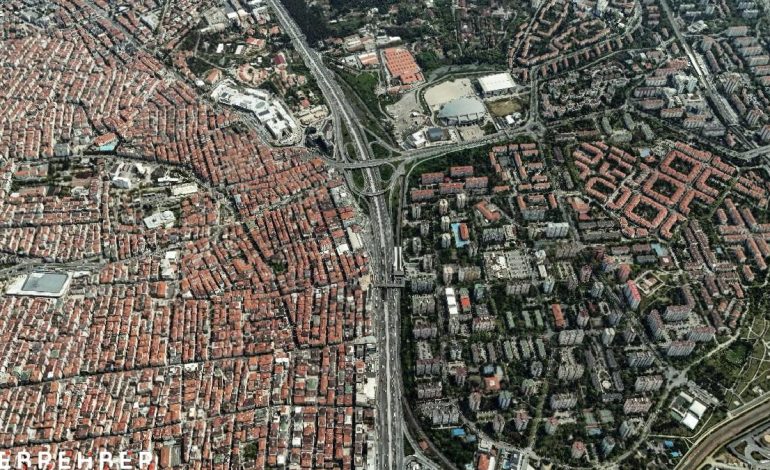 İstanbul’da birbirine komşu iki farklı şehirleşme havadan görüntülendi