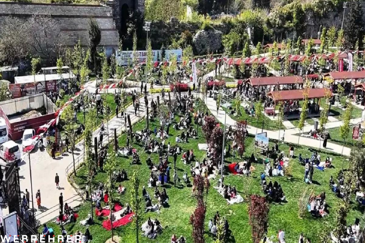 İstanbul’daki depremin ardından yurttaşlar parklara akın etti