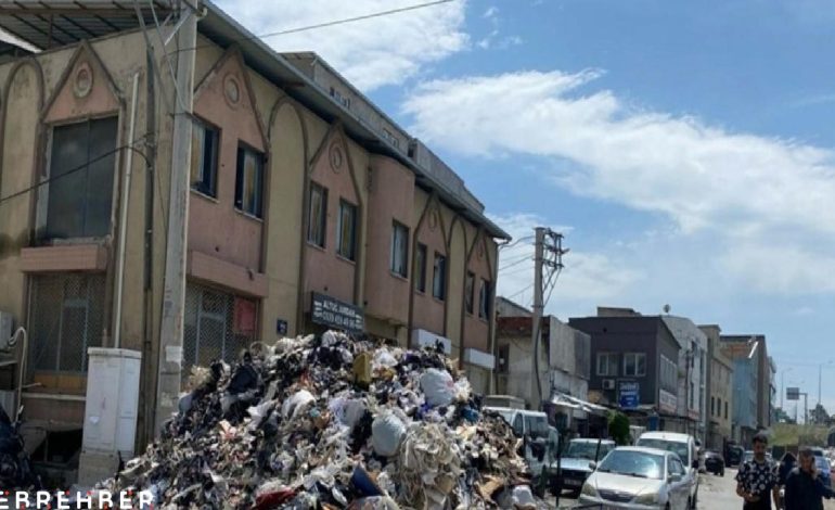 İzmir’de dağ gibi çöp yığınları! Büyük yangın tehlikesi…