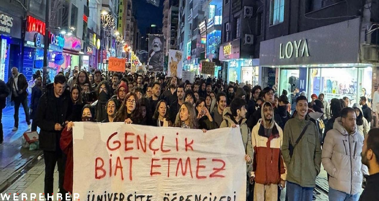 İzmir’de öğrencilerden protesto yürüyüşü: “Bu ülkenin gençliği, biat etmeyecek”