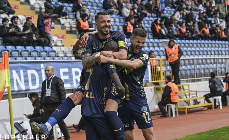 Kasımpaşa, Sivasspor’u üç golle geçti