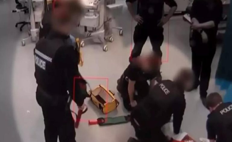 Kelepçeli hasta, polis tarafından hastanede öldürüldü