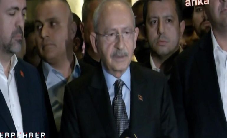 Kılıçdaroğlu’ndan Sırrı Süreyya Önder’in tedavi gördüğü hastaneye ziyaret
