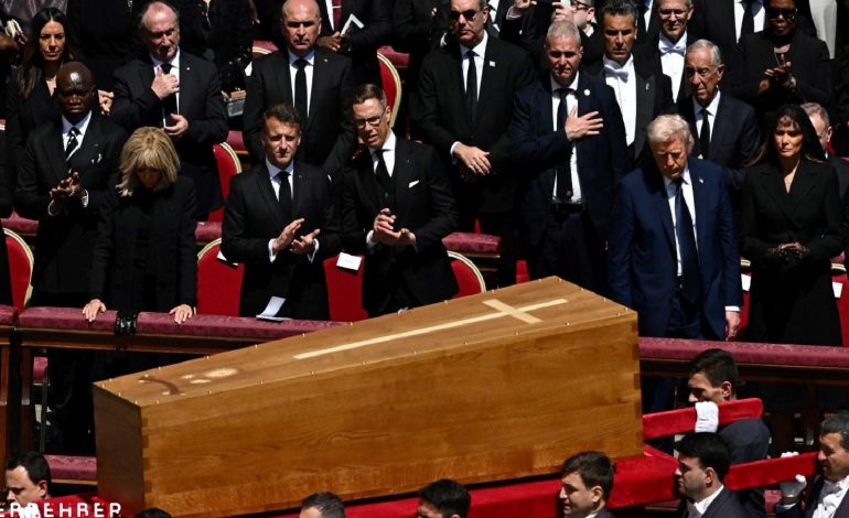 Kıyafet kuralına uymadılar: Papa’nın cenazesinde “saygısız” liderler