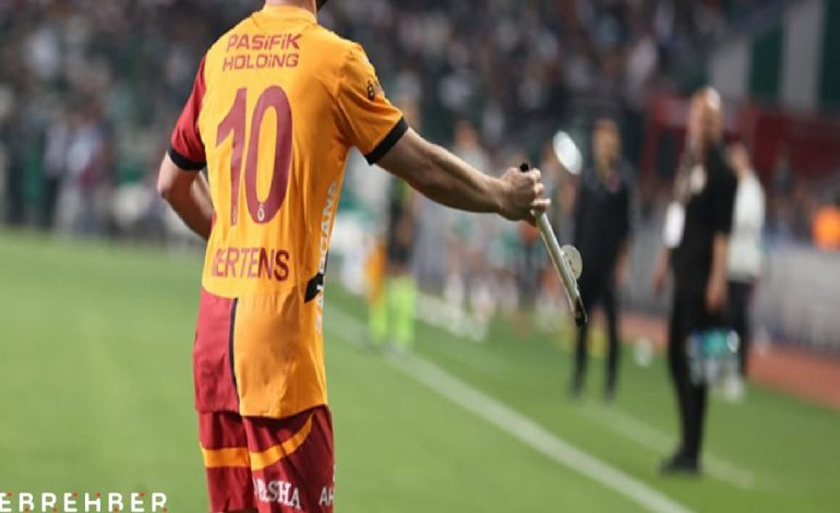 Konyaspor – Galatasaray maçında sahaya demir parçası atıldı!