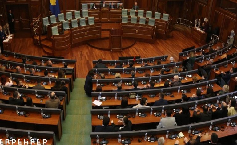 Kosova Meclisi yeni başkanını beşinci tur oylamada da seçemedi