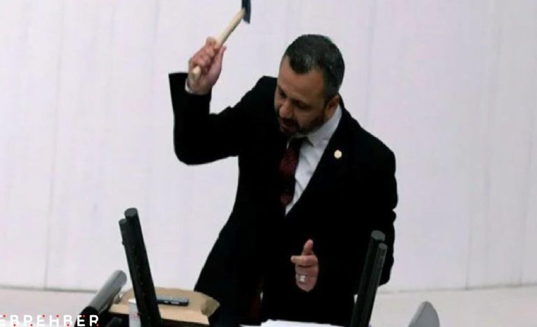 Meclis kürsüsünde çekiçli eylemin cezası belli oldu