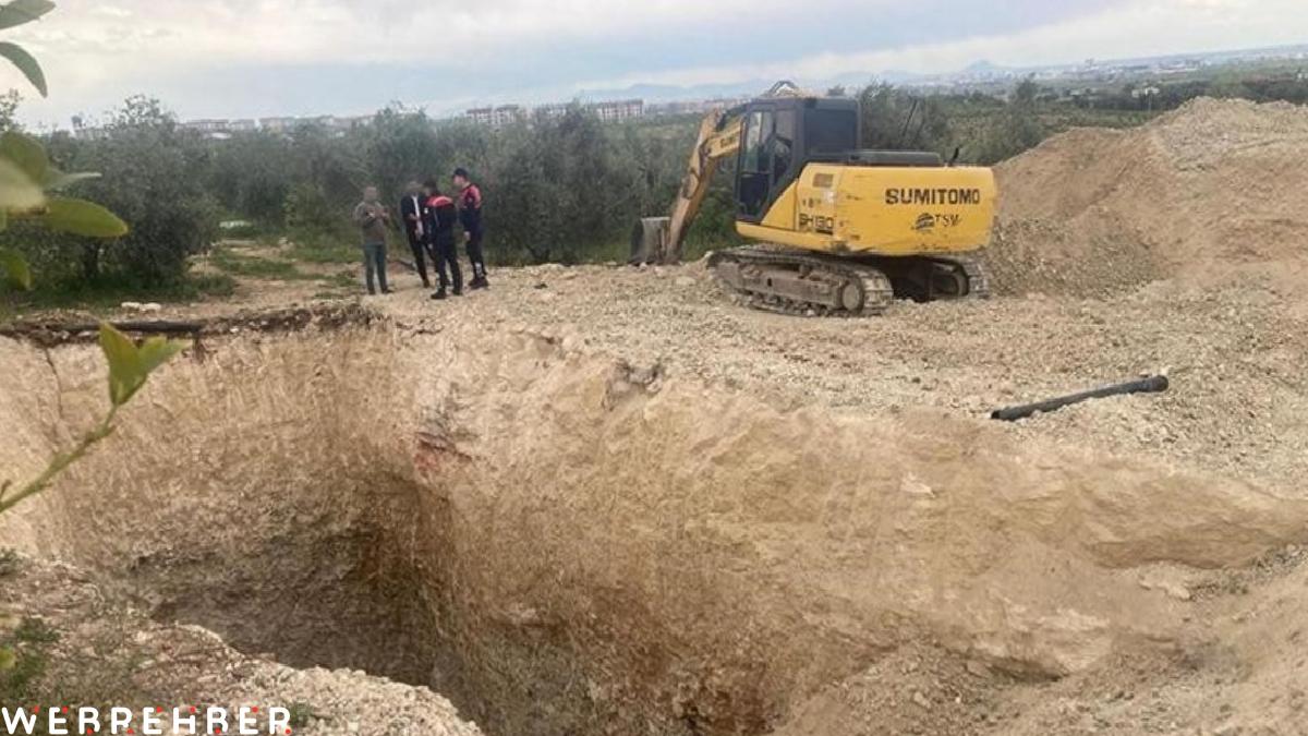 Mersin’de define için araziyi iş makinesiyle kazarken yakalandılar
