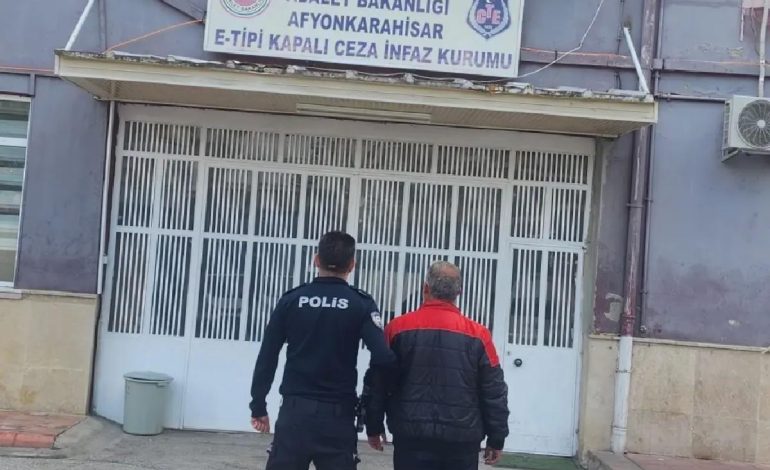 Muayene için gittiği hastanede televizyon çaldı