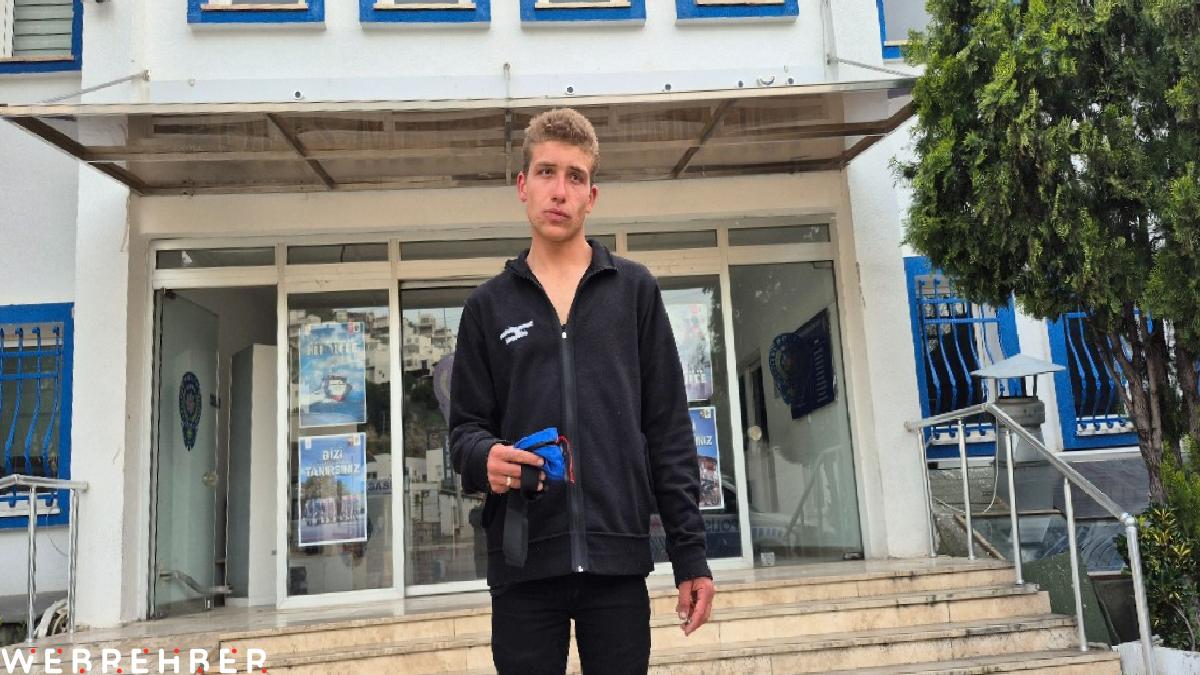 Muğla’da kağıt toplayıcısı gençten erdemli davranış