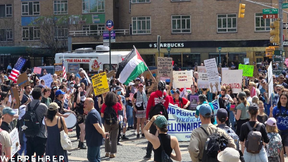 New York’ta binlerce kişi Başkan Trump’ı protesto etti