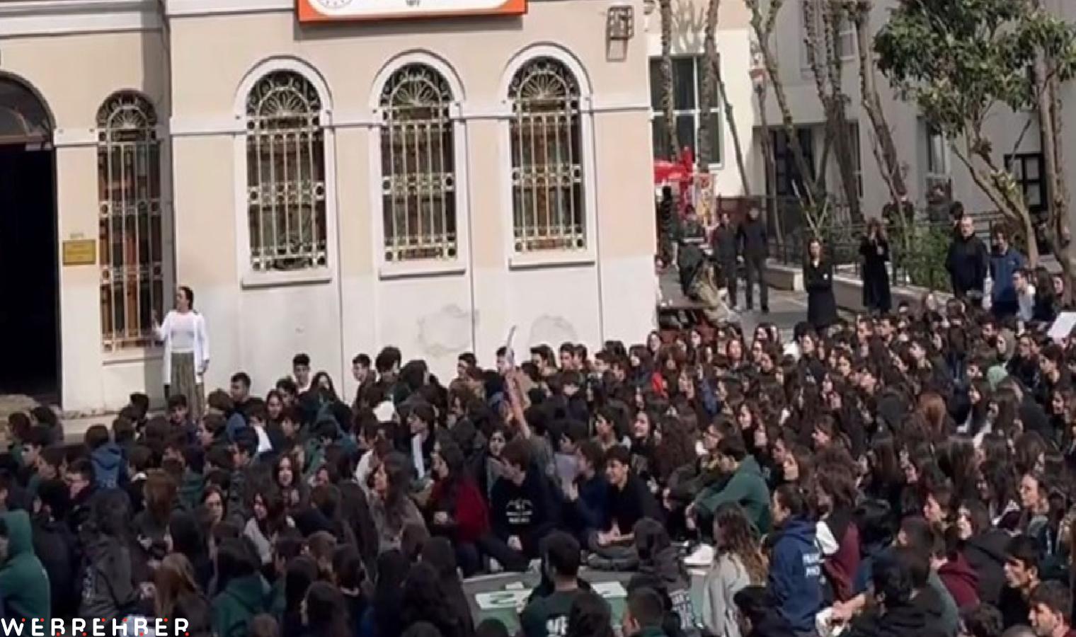 Öğretmenler sürgün edildi: Vefa Lisesi öğrencileri oturma eylemi yaptı