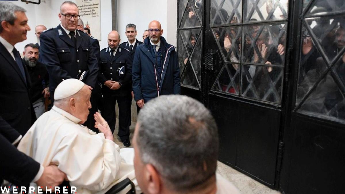 Papa cezaevindeki mahkumları ziyaret etti